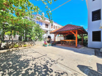 APARTMAN U BAŠKOJ BLIZU MORA