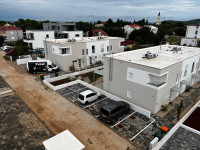 Stan sa bazenom u blizini mora