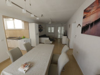 Stan u centru Supetra dugoročni najam