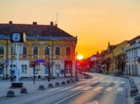 Stan: Daruvar, 50m2, 3. kat, parking, ostava, za adaptaciju!