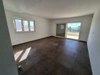 Kaštel Kambelovac, novogradnja, 1.kat, 60m2, prvo useljenje, dugoročno