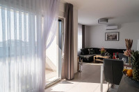 Stan: Novalja, 3-sobni 80 m2, I kat, vrhunski opremljena