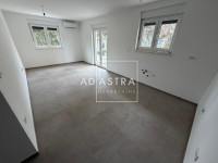 Stan novogradnja, nadomak centra grada