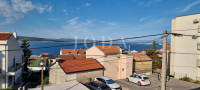 Stan sa parkingom 350 metara od plaže