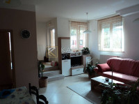 Stan s parkingomi okućnicom,exclusive prodaja