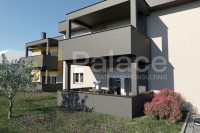 Stan u prizemlju s 3 sobe, terasom i vrtom u mirnom dijelu Loborike