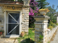 Stan:Cjelogodišnji najam garsonjere u Puli, režije uključene