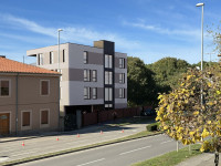 PRILIKA ZA KUPNJU – STAN U PRIZEMLJU NA VERUDI S NATKRIVENOM TERASOM