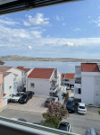 Dvoetažni apartman na otoku Pagu – 100 m od pješčane plaže!