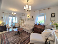 Stan iz snova s pogledom na more – 2 minute do plaže i potpuno namješt