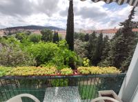 Stan u Splitu od 83 m2 na Lovretu-pogled na park