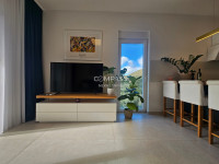 Moderan stan-panoramski pogled, krovna terasa s jacuzzijem-Trogir,65m2