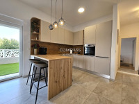 Stan u Trogiru-1soban,zajednički bazen,novogradnja, 45m² + 30m² terasa