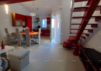 Stan, Valbandon, s 2 parkinga i dvorištem.