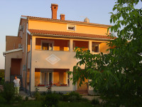 Stan: Nova Vas, 127.00 m2 cijene super