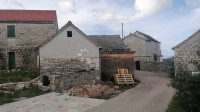 PRILIKA! Stara kamena kuća u Krč Dolcu kraj Primoštena