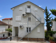 Starigrad Paklenica, kuća s 3 apartmana blizu mora