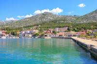 STARIGRAD-Zemljište uz magistralu