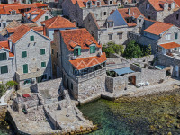 Starina prvi red do mora, Prvić Šepurine, 175m2