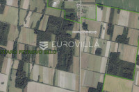 Staro Petrovo Selo, Zemljište površine 1.588 m²