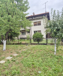 STENJEVEC - samostojeća kuća 260 m2 s dva stana + dvoršte + garaža!
