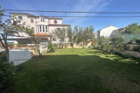 Štinjan, prekrasna kuća u nizu s vrtom i pogledom more 300 m²