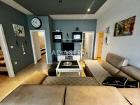 Stoja, prostrani trosobni stan 400 m od mora