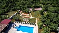 * ŠTOKOVCI – PROSTRANA VILA S GRIJANIM BAZENOM, JACUZZIJEM I SPORTSKIM