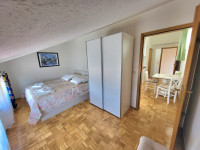 **STROŽANAC**JEDNOSOBAN**450€ zajedno sa režijama***parking