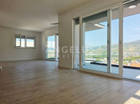 Strožanac, Podstrana - PENTHOUSE trosoban stan, 2 parking mjesta PRODA