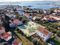 SUKOŠAN - Atraktivno građevisko zemljište, blizina mora - 1348m2