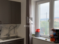 SUKOŠAN . dvosoban namješten uređen apartman na 1. katu!!!