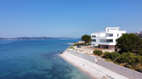 Sukošan – luksuzan namješten stan, prvi red do mora, 218 m²