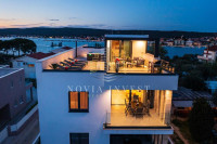 SUKOŠAN-Luksuzni penthouse, drugi red uz more, kompletno namješten