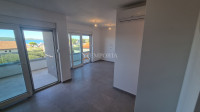 Sukošan – penthouse s krovnom terasom, 100 m od mora