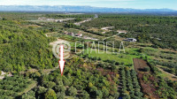 Sukošan - poljoprivredno zemljište okruženo maslinicima, 947 m2