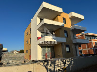 ZADAR - SUKOŠAN Trosoban stan S01 u prizemlju s vrtom, 60 m od mora!!
