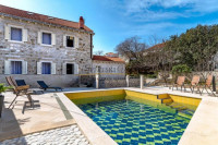 SUMARTIN, BRAČ-HOTEL S RESTORANOM-INVESTICIJA!