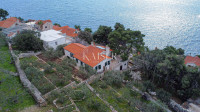 Sumartin - Puntinak , Brač - kamena vila s raskošnom okućnicom ,te  ma