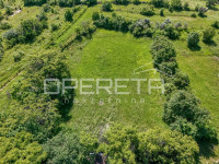 Poljoprivredno zemljište (3478m2) do urbanizirane zone s vodom i struj
