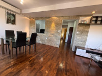 Dvosoban stan 52 m2 s terasom, okružen zelenilom