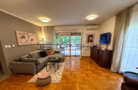 SV.DUH odličan tosoban stan površine 100 m2 sa prekrasnom terasom