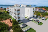 SVETI FILIP I JAKOV, STAN S KROVNOM TERASOM U ZGRADI S LIFTOM