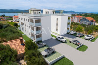 SVETI FILIP I JAKOV, STAN S KROVNOM TERASOM U ZGRADI S LIFTOM