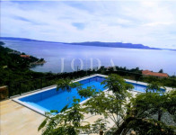 Sveti Juraj, kuća sa pet stambenih jedinica