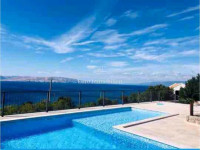 Sveti Juraj, kuća sa pet stambenih jedinica