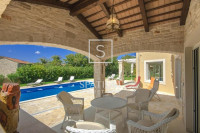 SVETI LOVREČ, KATNICA S BAZENOM I UREĐENOM OKUĆNICOM