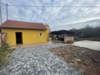 Svetvinčenat, građevinsko zemljište 500m2 sa izgrađenim objektom