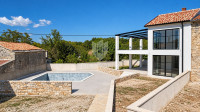 Svetvinčenat, okolica, renovirana istarska kuća