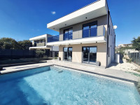 Svetvinčenat vila 180m2 sa bazenom, 4s+db !